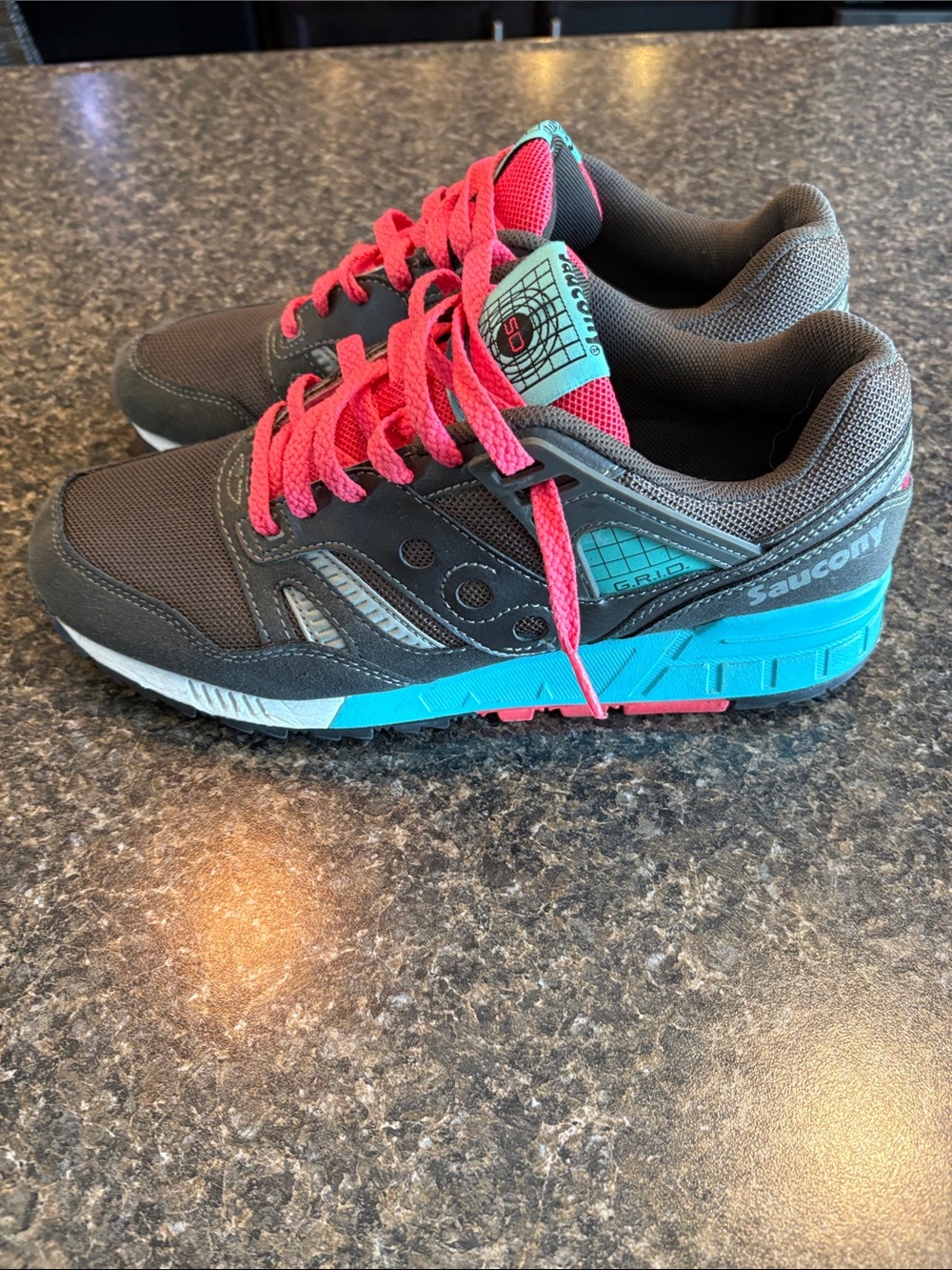 Saucony mens size 10 GRID 90 Gray Teal and Pink Athletic Sneakers